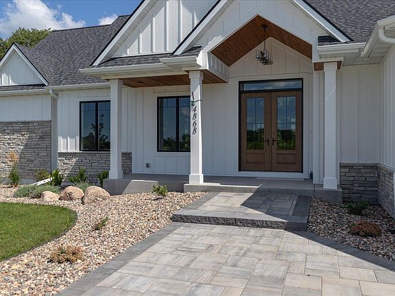 3rd image of 4868 Royal Oaks Cir SW