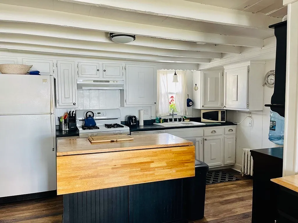 2 bed, 2.0 bath, 900 sqft, $3,200 — Photo 4