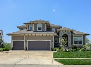 7022 Apache Dr, Shawnee, KS 66226