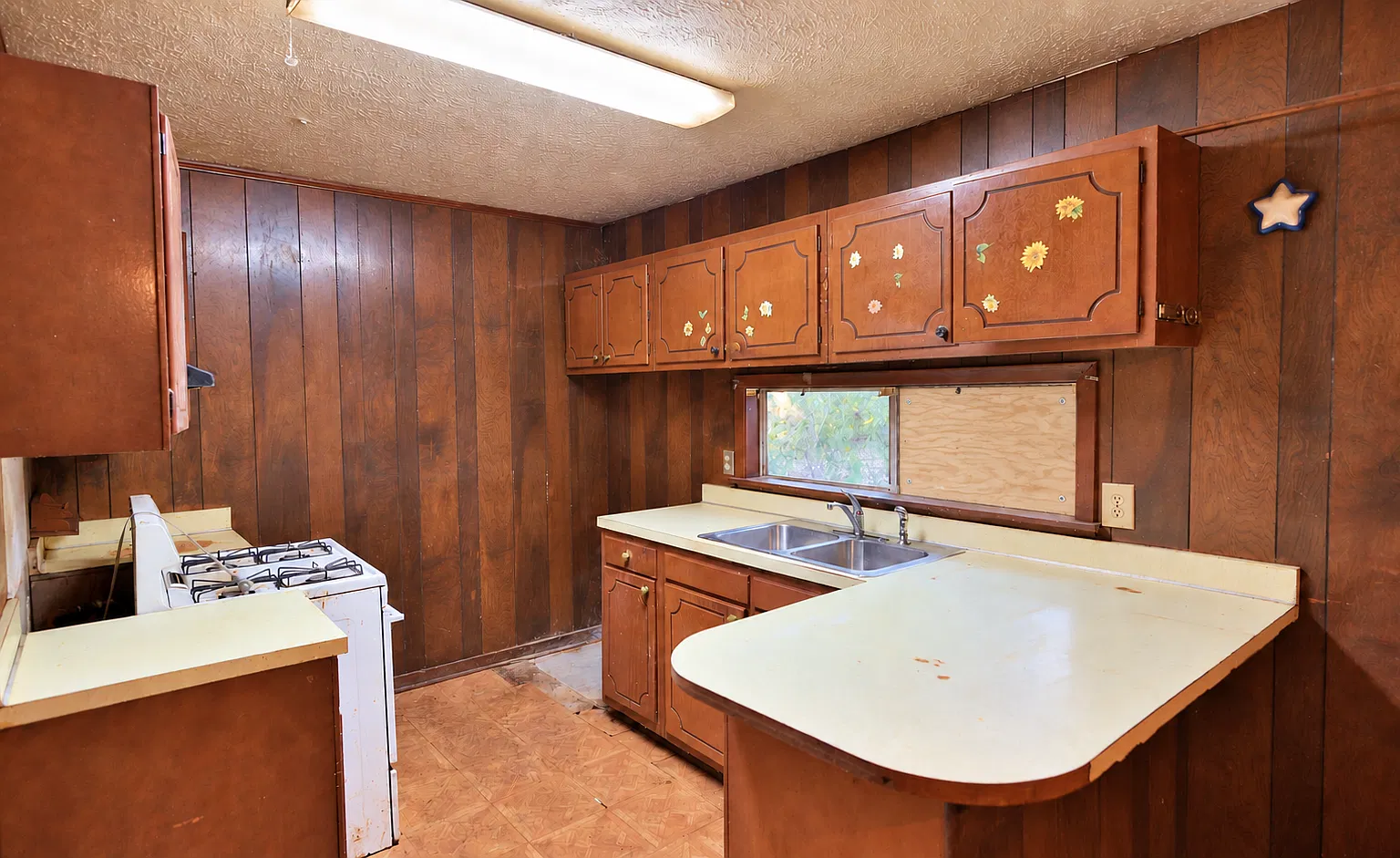 137 Grover Cleveland Cir - 1 — Photo 2
