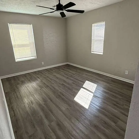 1713 NW Smith Ave — Photo 3