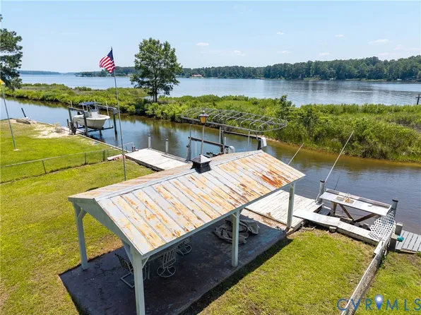 742 Shore Dr, Hartfield, VA 23071