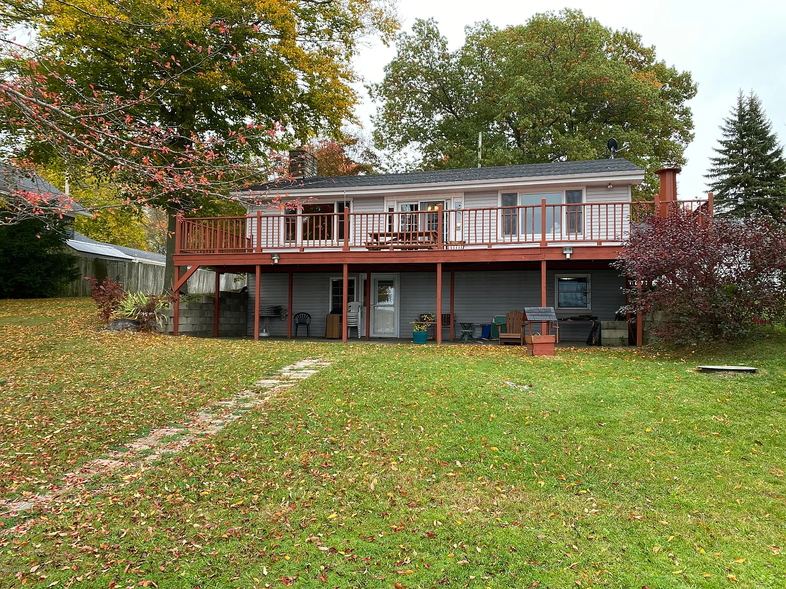 1085 Wall Lake Dr photo 1