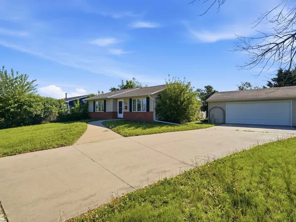 1512 S 5th St, Marshalltown, IA 50158