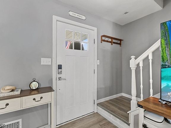 5th image of 39 Shilling Way #192