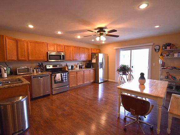 2nd image of 461 Inglewood Blvd