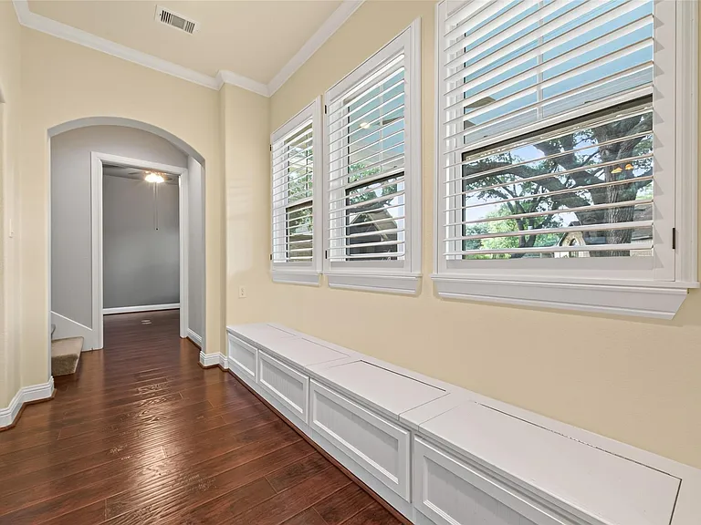 4727 Lake Village Dr — Photo 5