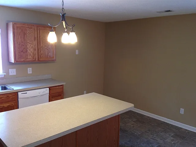 128 Willowbend Ln — Photo 3