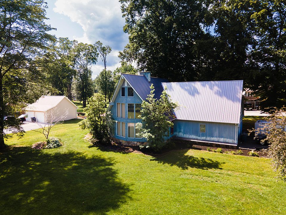 1st image of 136 Sturbridge Ln