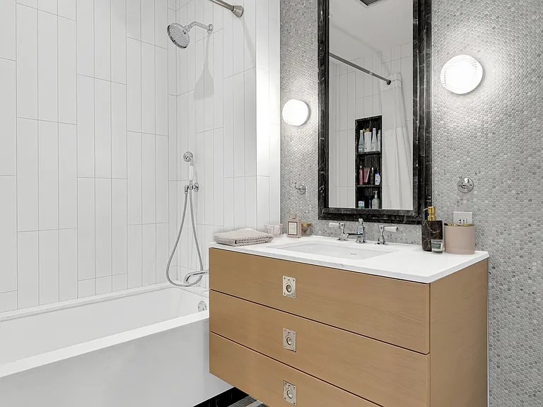 438 E 12th St #4R — Photo 7