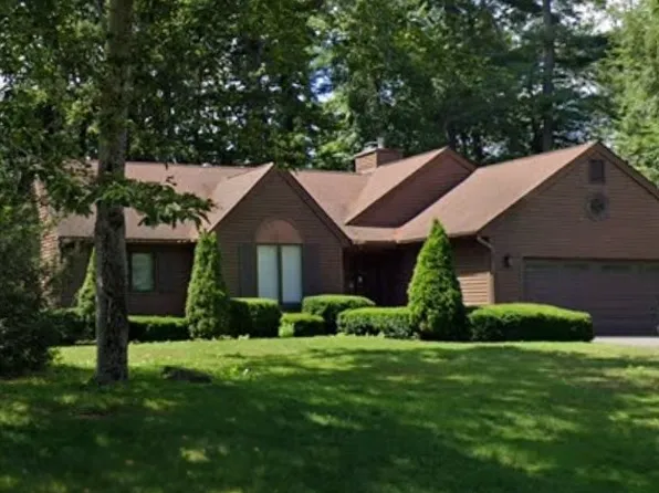 122 Cottonwood Ln, Agawam, MA 01001