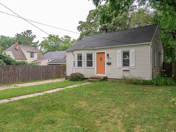 3rd image of 1769 Blaine Ave SE