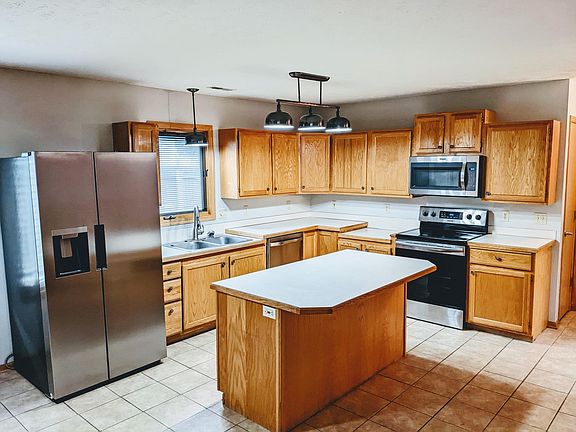 4th image of 915 N 45th St