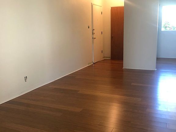 4th image of 3048 Luna Dr #3040