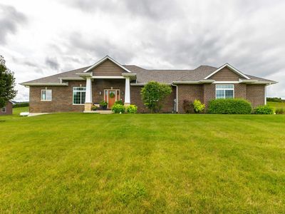 8224 Southern Hills Cir, Dubuque, IA, 52003