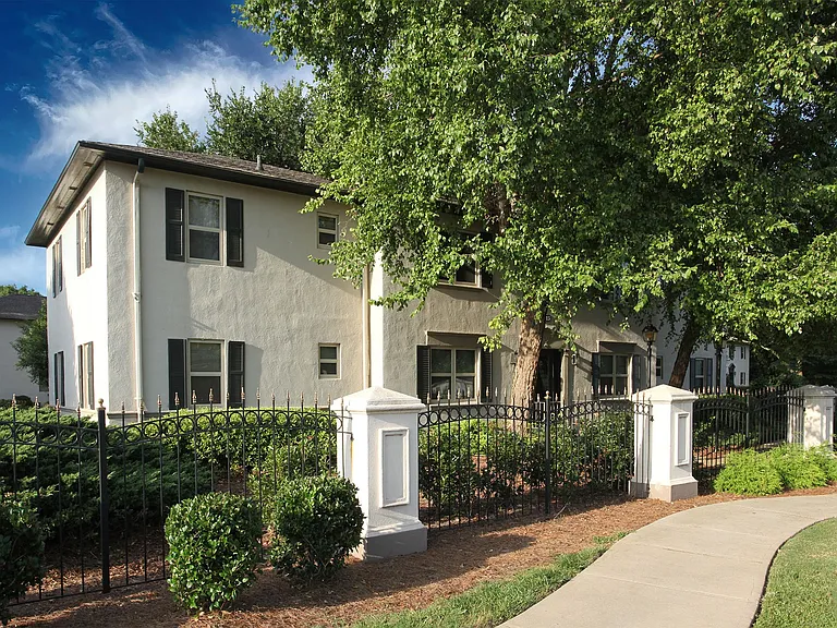 Avondale Station Apartments — Photo 17
