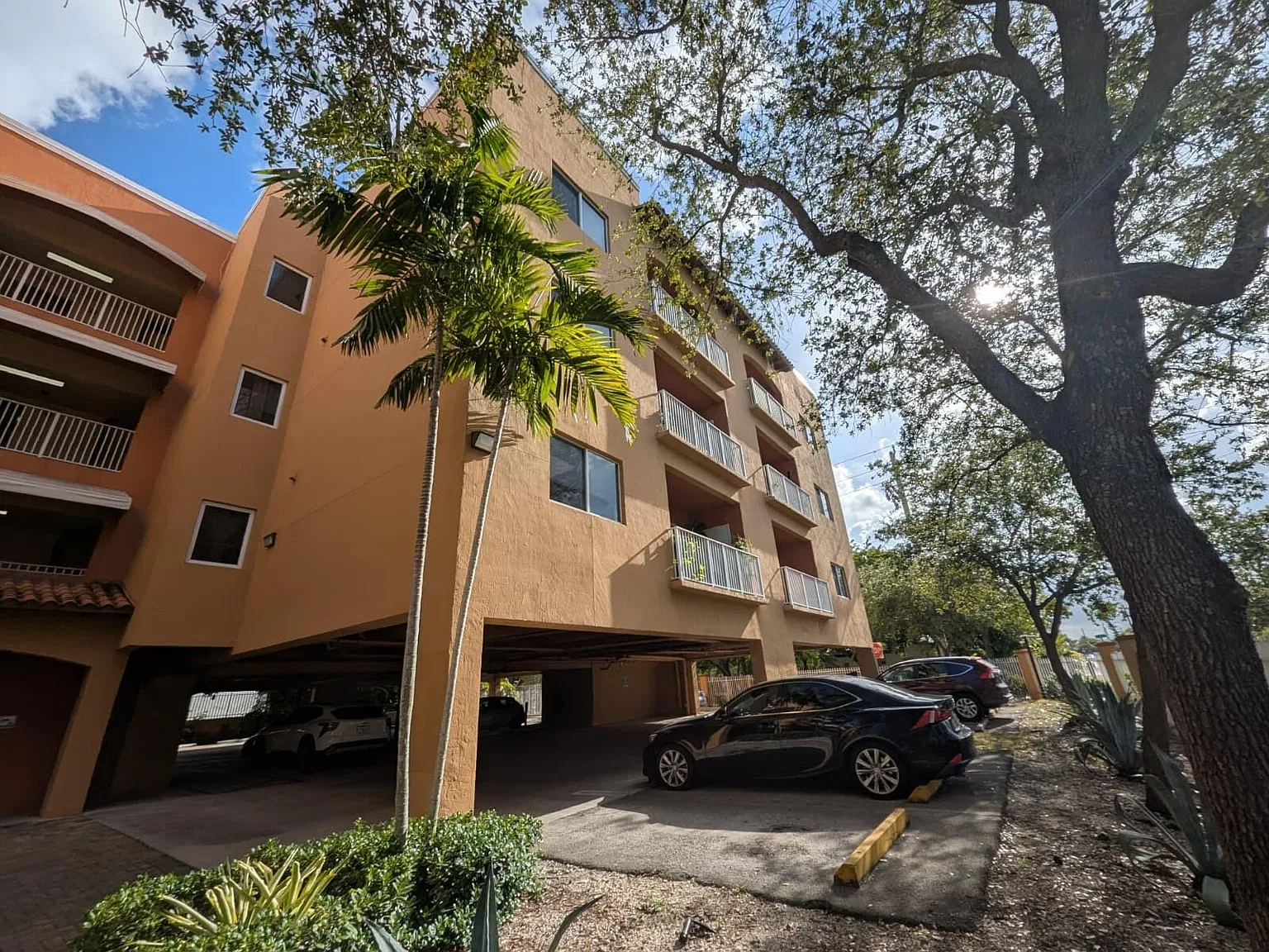 2 bed, 2.0 bath, 1048 sqft, $2,250 — Photo 3