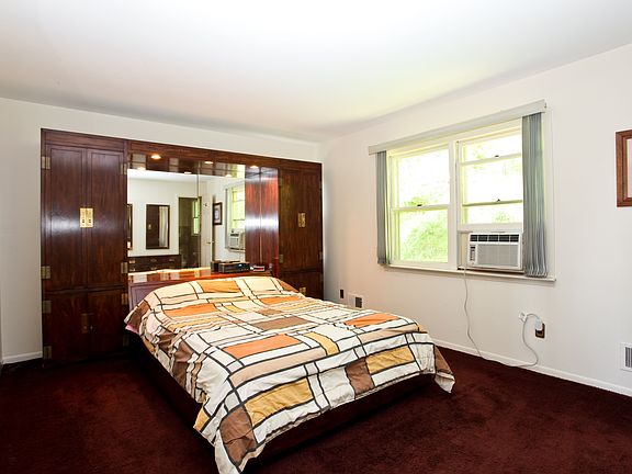 5th image of 22 Meadowbrook Dr