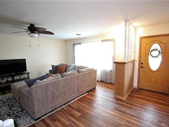 5th image of 275 Orchard Dr