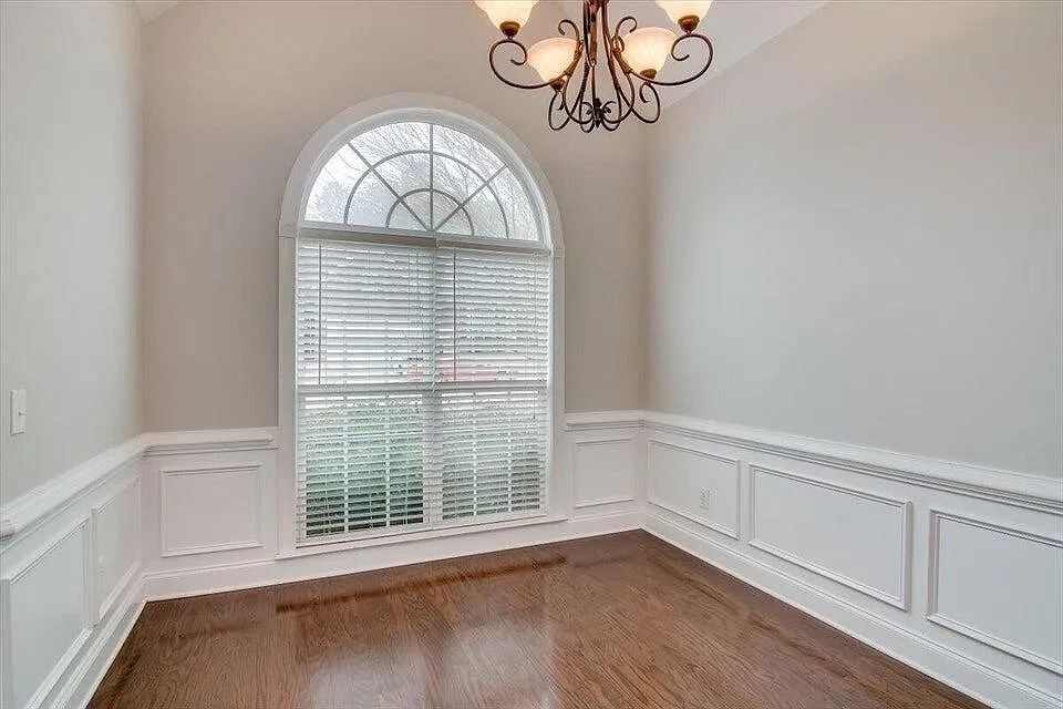 4 bed, 2.5 bath, 2060 sqft, $1,995 — Photo 4