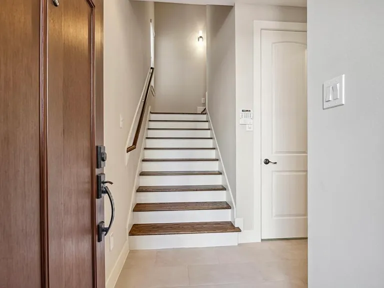 2441 Charleston St #B — Photo 2