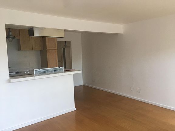 5th image of 301 Magnolia Ave APT 1