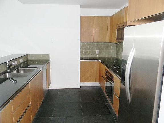 3rd image of 1050 Brickell Ave APT 1414