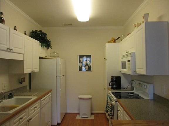 4th image of 109 W Brick Walk Ct