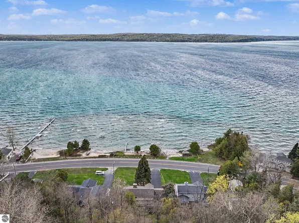 4178 Crystal Dr, Beulah, MI 49617
