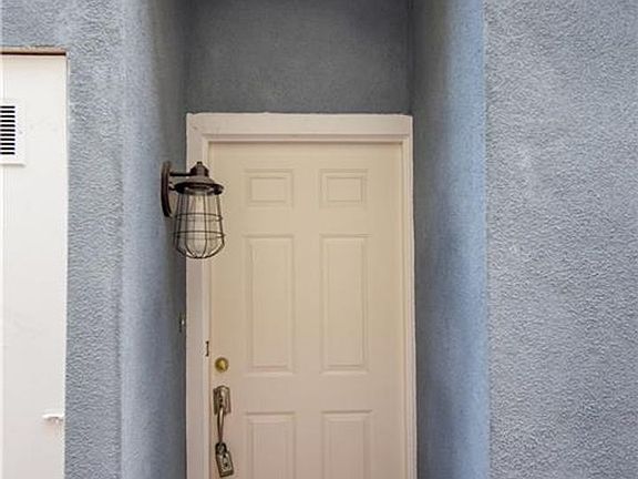 4th image of 210 20th St APT B