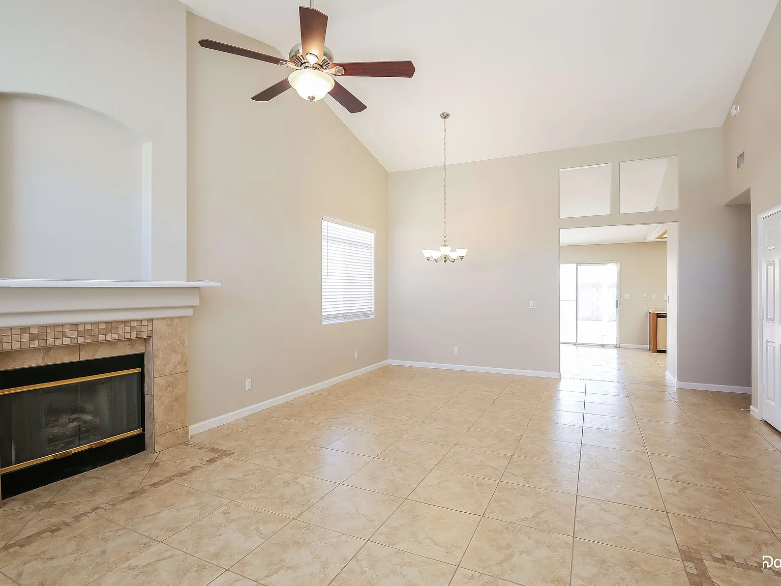 3 bed, 2.0 bath, 1608 sqft, $2,035 — Photo 4