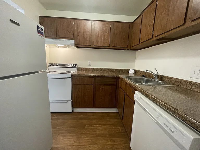 Windsor Place Apartments — Photo 147
