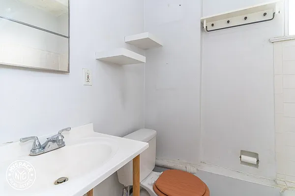 Rented by MySpaceNYC | media 4