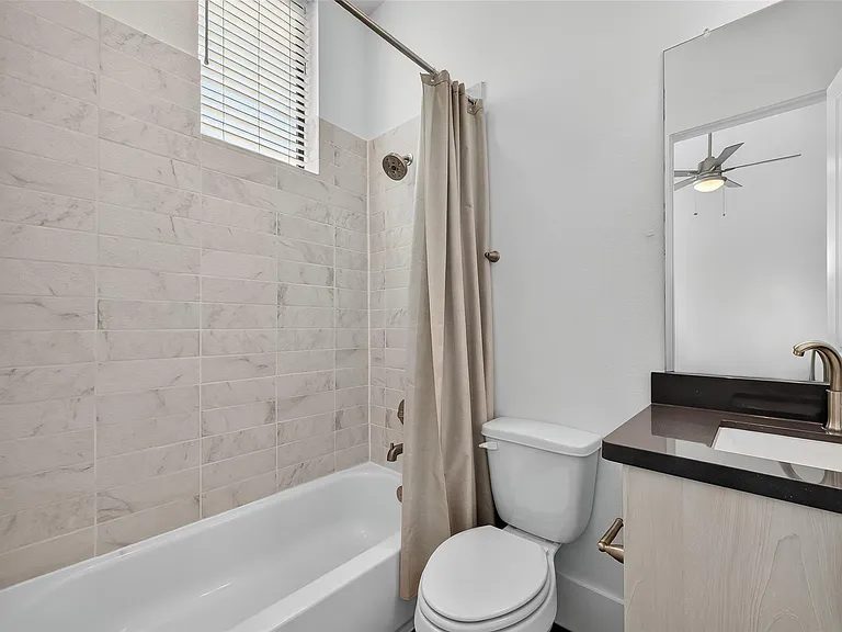 2401 Crawford St #C3D — Photo 30