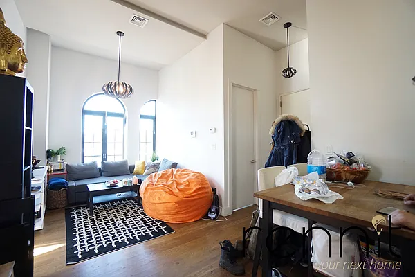 Rented by Rennit Inc. | media 21