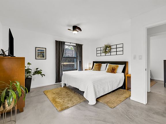 3rd image of 1382 Forest Ln