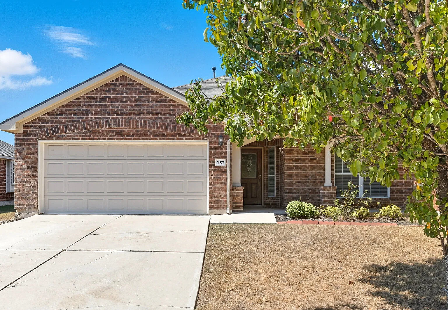 3 bed, 2.0 bath, 1859 sqft, $1,950 — Photo 2