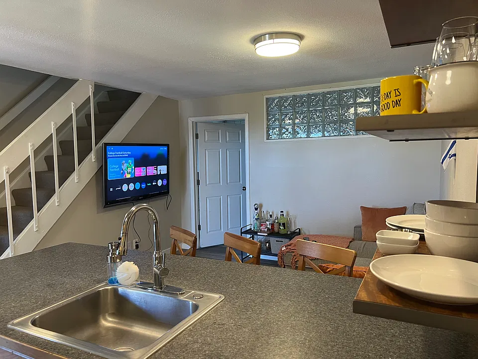 1065 University Ave #215