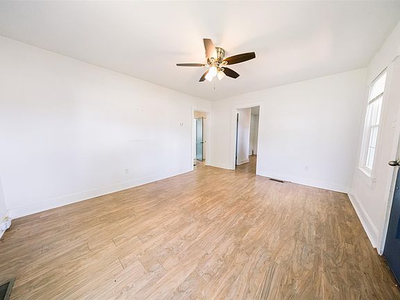 5th image of 1662 Magnolia St