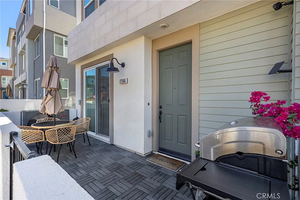 4 bed, 2056 sqft, $4,800 — Photo 4