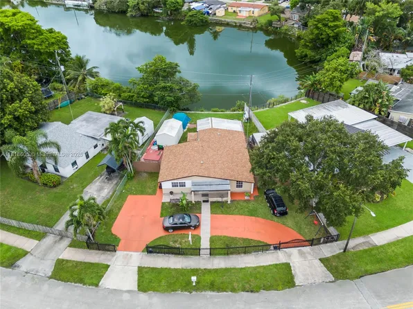 5930 N Farragut Dr, Hollywood, FL 33021
