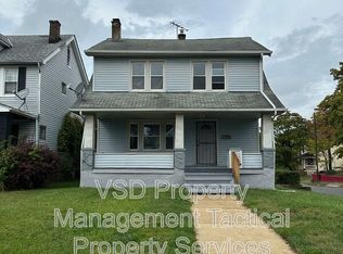 13827 S Parkway Dr, Garfield Heights, OH 44105