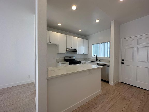 4th image of 1212 N Gower St APT 202