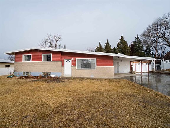 2nd image of 704 Ash Dr