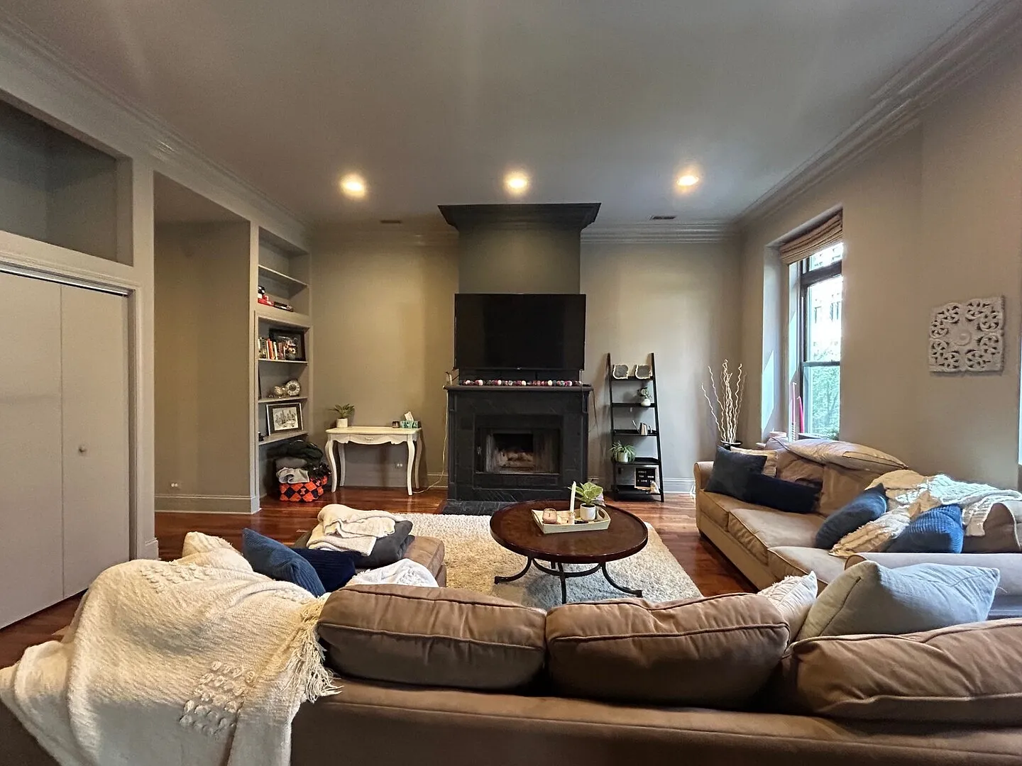 3 bed, 2200 sqft, $5,900 — Photo 3