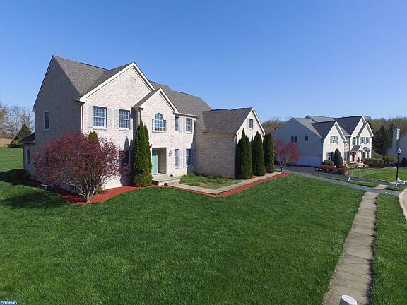 3rd image of 12 Wyeth Ln
