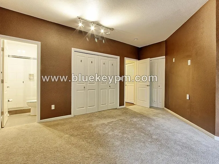 1320 SW Hall St #102 — Photo 12
