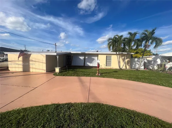 1563 W 60th St, Hialeah, FL 33012