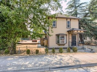 268 N 2nd Ave, Gold Hill, OR 97525