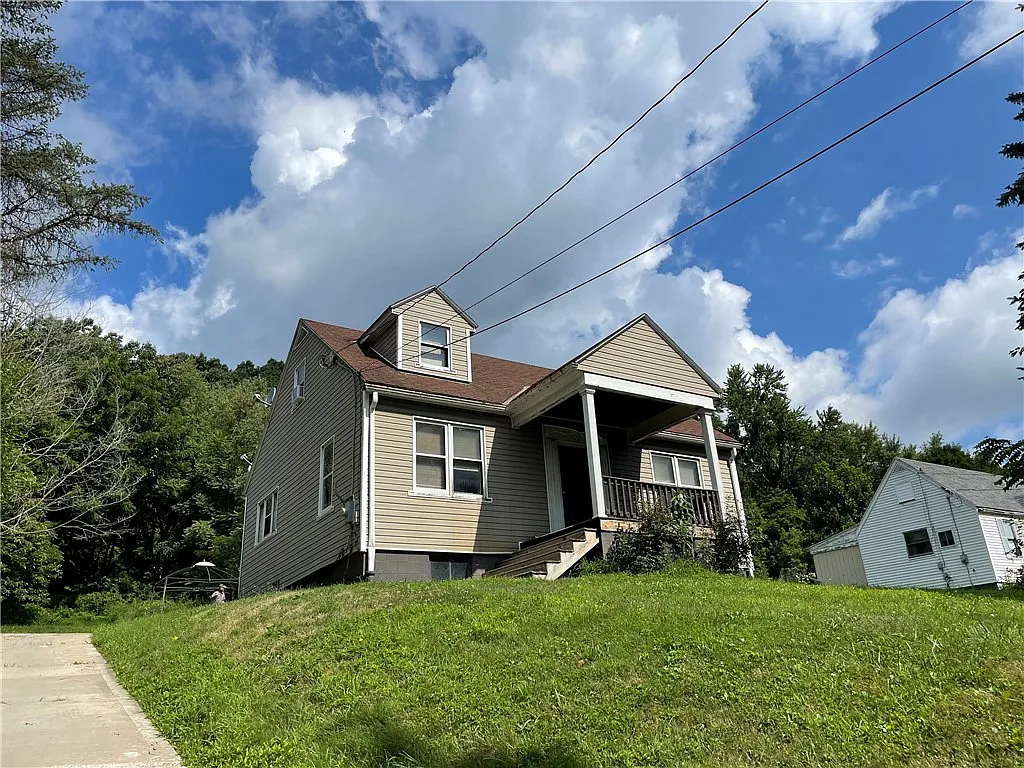 1141 N Liberty St photo 1
